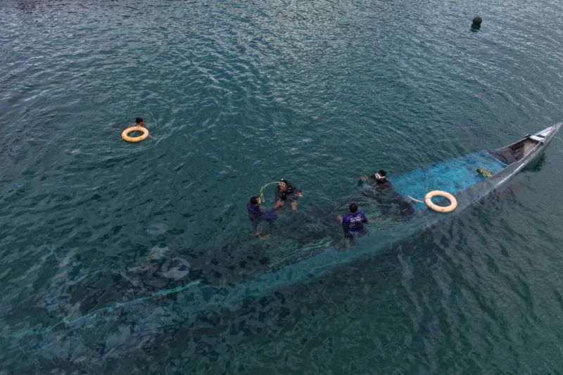 Polisi dan Tim Kemenhut Baku Tembak Dengan Pemburu Liar Rusa Timor TN Komodo