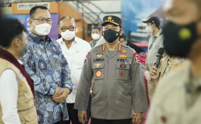 Kapolri Tinjau Langsung Vaksinasi Kelompok Pemuda di IPB Bogor