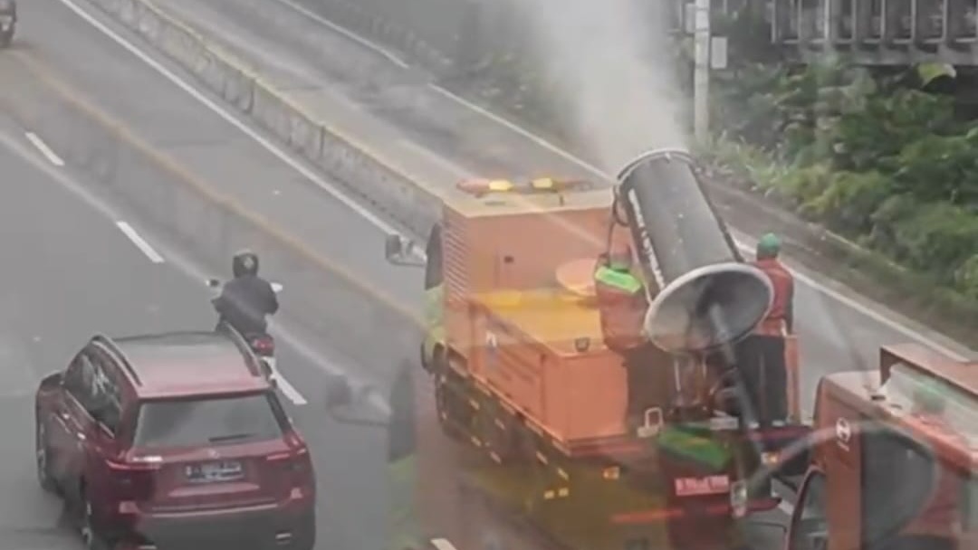 Pemprov DKI Semprot 4.000 Liter Water Mist untuk Tekan Polusi Udara Jakarta