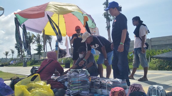 Penjual Kaos Mandalika Raup Rezeki saat Ajang WSBK
