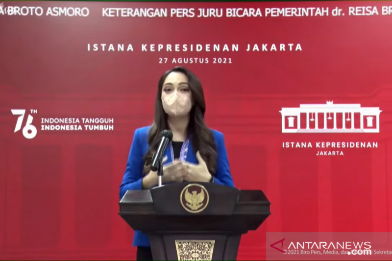 Juru Bicara Pemerintah untuk Penanganan COVID-19 Reisa Broto Asmoro saat menyampaikan keterangan pers PPKM via daring, Jumat (27/8/2021). (ANTARA/Asep Firmansyah)