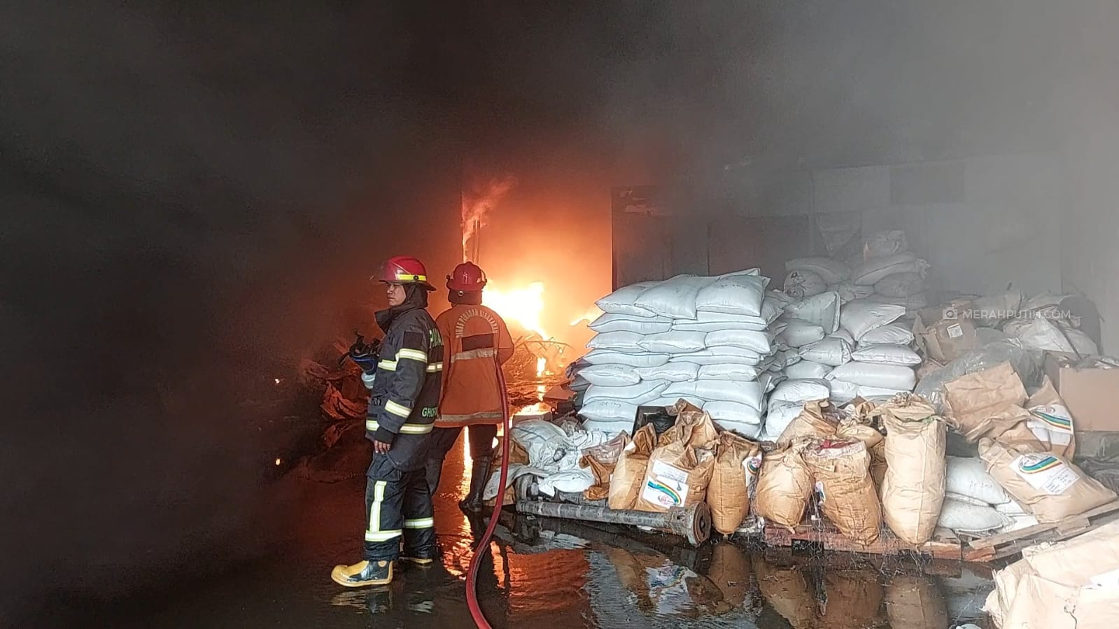 Pabrik Plastik di Sukoharjo Ludes Terbakar