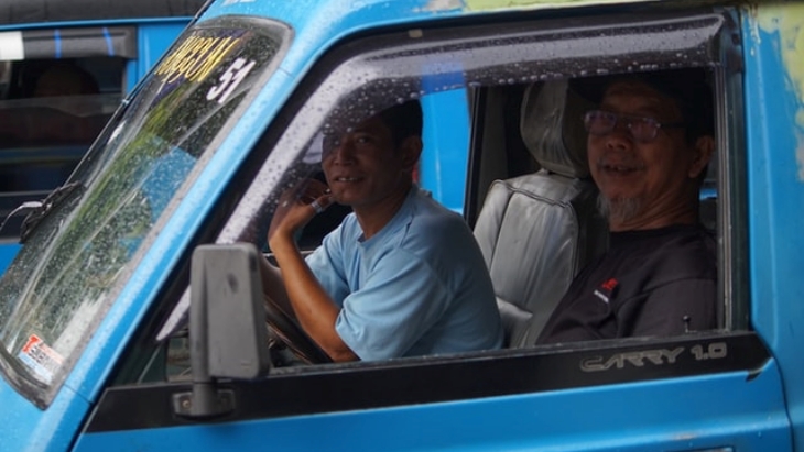 Sopir Angkot, Jagoan Negeri Aing Antarkan Penumpang Sebelum Kenal Aplikasi Ojek