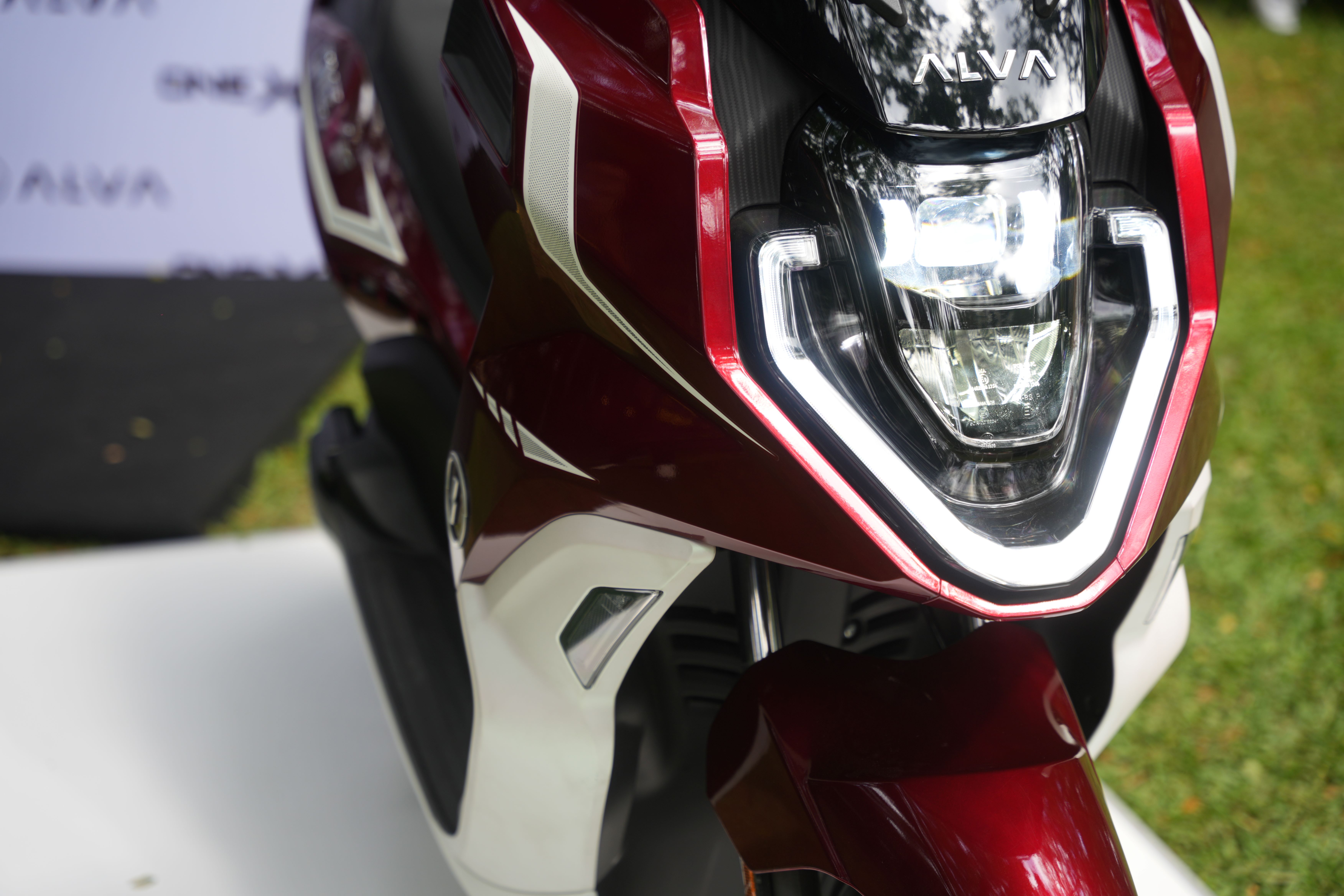 ALVA hadir dengan desain striping baru