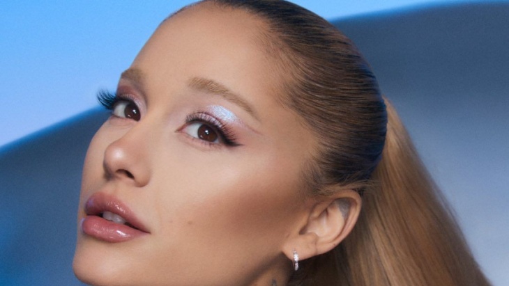 Ariana Grande Beri Penghormatan untuk Paula Abdul dalam Single 'Yes, And?'