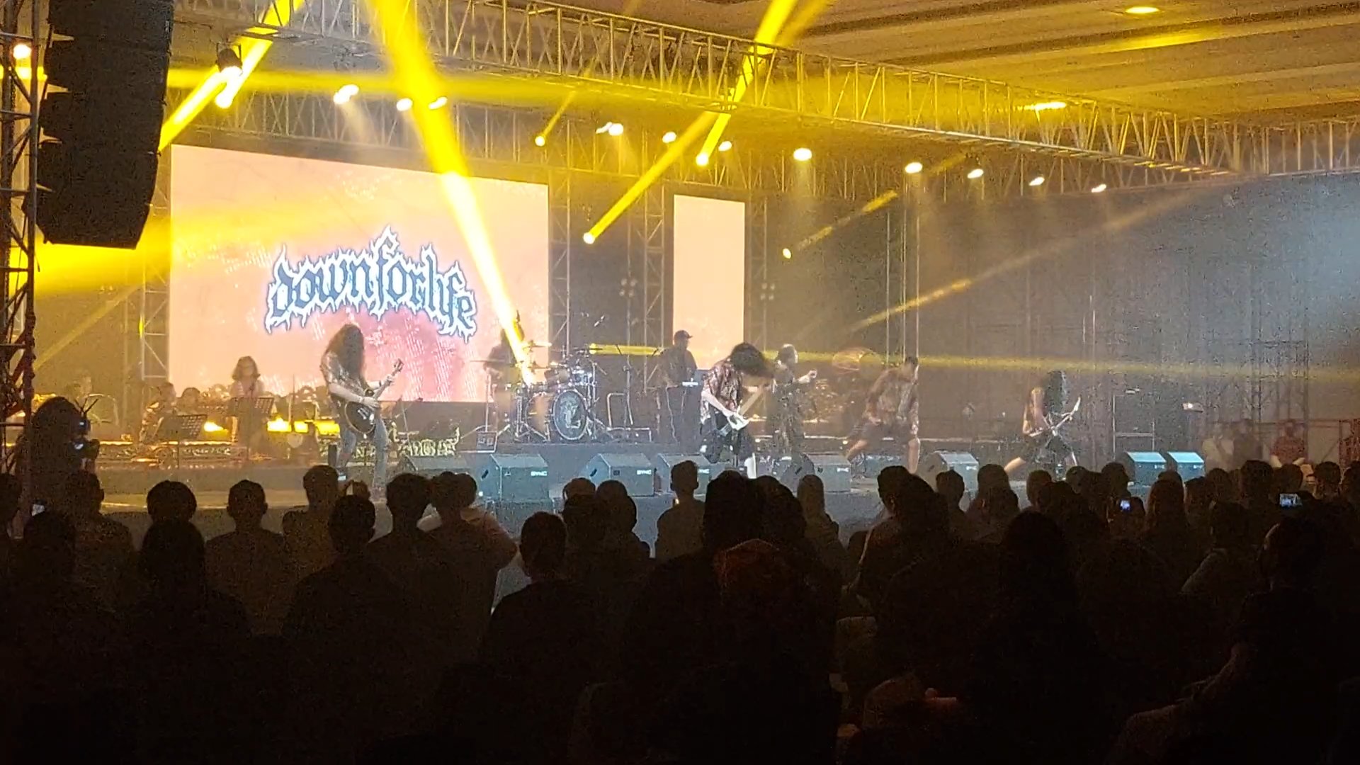 Rock In Solo, Konser Musik Rock Luring Berpenonton Duduk Pertama di Masa Pandemi