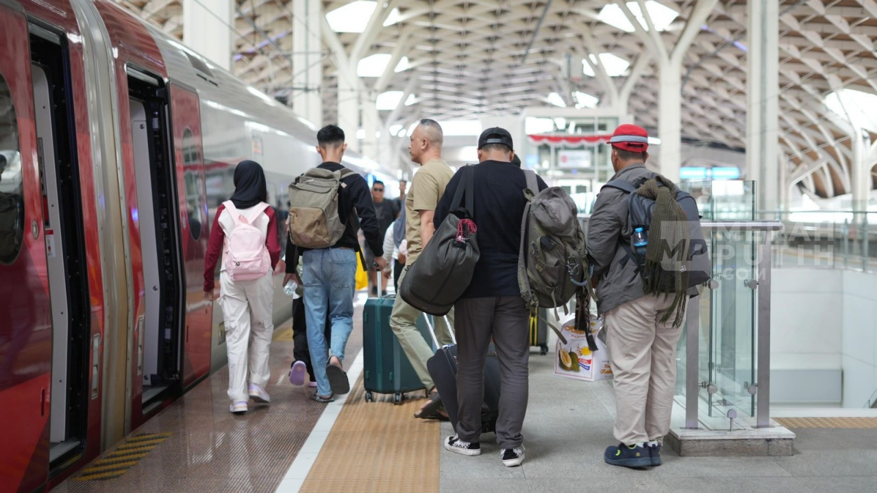 Bandung Jadi Tujuan Favorit, Belasan Ribu Penumpang ‘Whoosh’ Siap Berangkat saat Long Weekend Maulid Nabi
