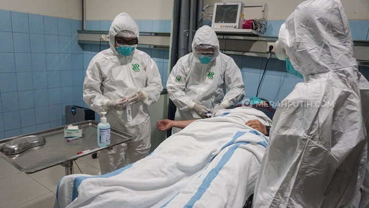 Pasien COVID-19 dirawat di Rumah Sakit Umum Daerah (RSUD) dr Moewardi, Solo, Jawa Tengah. (MP/Ismail)