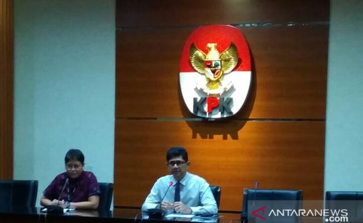 Wakil Ketua KPK Laode M Syarif berikan keterangan kepada awak media terkait penetapan tersangka eks Dirut Garuda Indonesia Emirsyah Satar