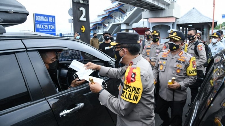 Jumlah Kunjungan Wisatawan ke Bali Anjlok