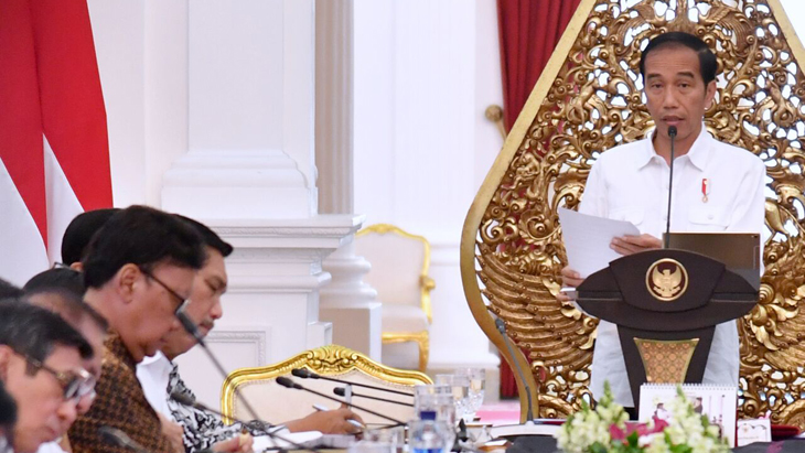 Presiden Jokowi memimpin sidang kabinet di Istana Negara