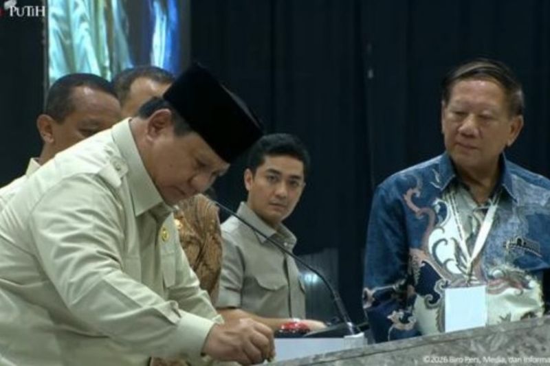 Prabowo Resmikan Pabrik Bus Listrik Berkapasitas 10.000 Unit di Magelang