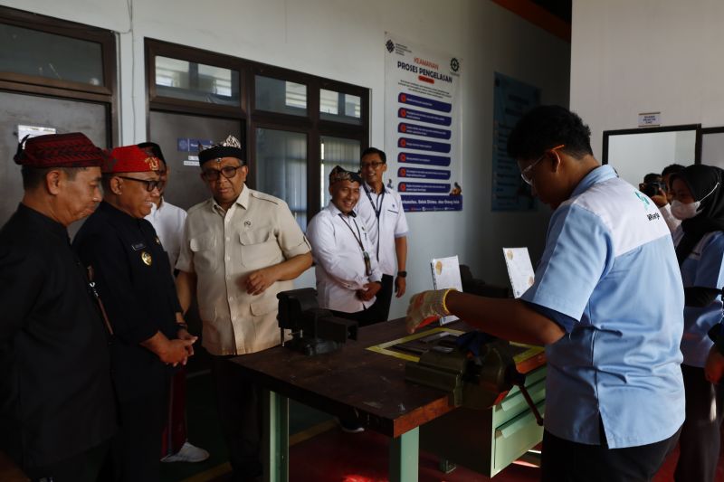 Gaji Bisa Sampai 21 Juta, Anak Muda Indonesia Didorong Kerja ke Luar Negeri