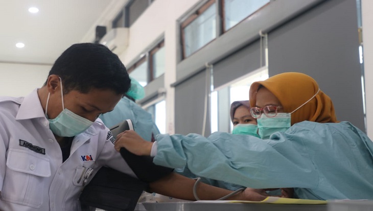 Pegawai PT KAI Daop 6 Yogyakarta mengikuti vaksinasi COVID-19. Foto: Humas PT KAI Daop 6 Yogyakarta