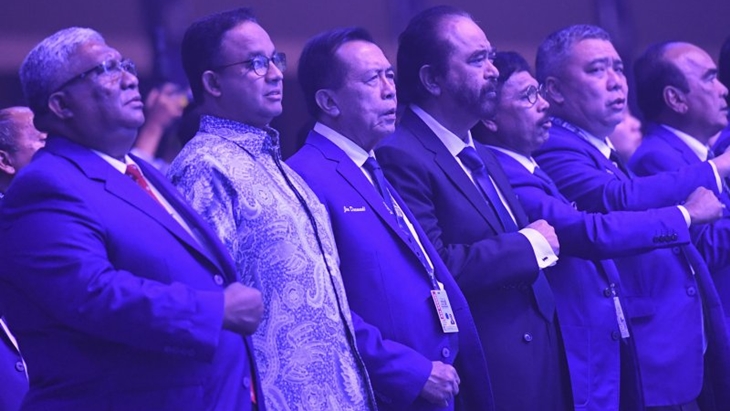 Gubernur DKI Jakarta Anies Baswedan (kedua kiri) saat pembukaan Kongres II Partai NasDem di JIExpo, Jakarta, Jumat (8/11). (ANTARA FOTO/Hafidz Mubarak A/pras)