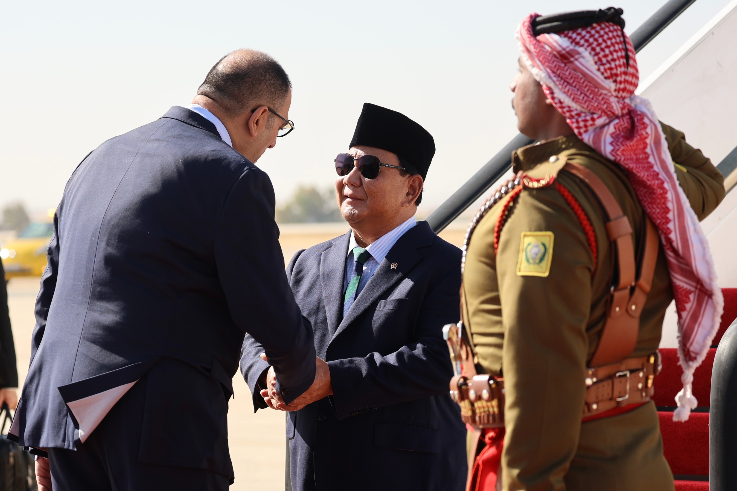 Tiba di Yordania, Prabowo Wakili Jokowi Hadiri KTT Tanggap Darurat Gaza