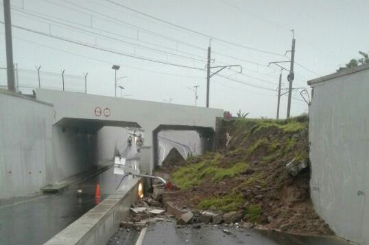 Perjalanan 3 Kereta Bandara Tertahan Akibat Terowongan Ambruk