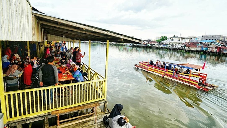 Suasana di sungai Jingah, Kalimantan Selatan. (Instagram/@cassosubhi)