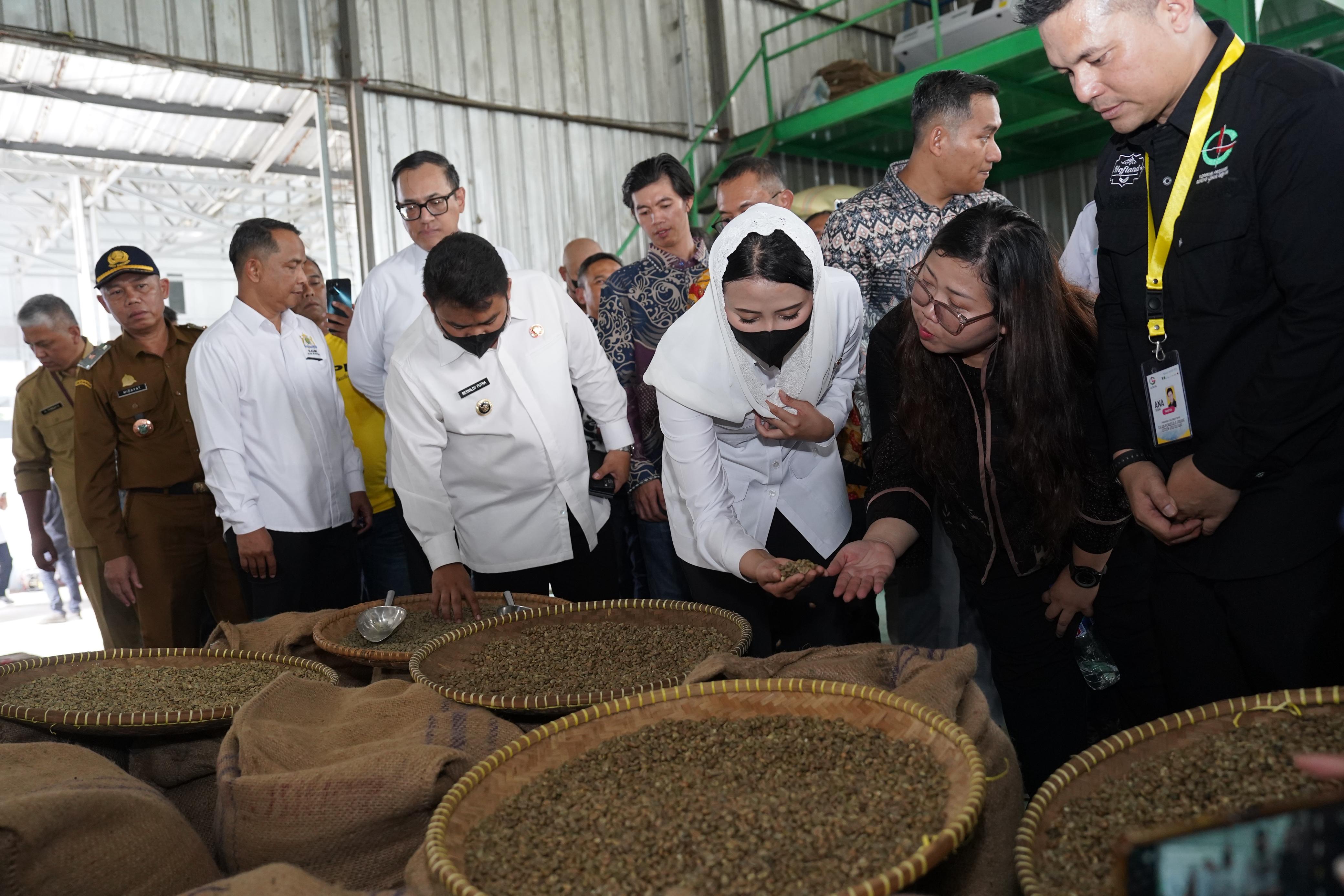 Kemendag Lepas 57,6 Ton Kopi dari Subang ke China Rp 4,3 Miliar