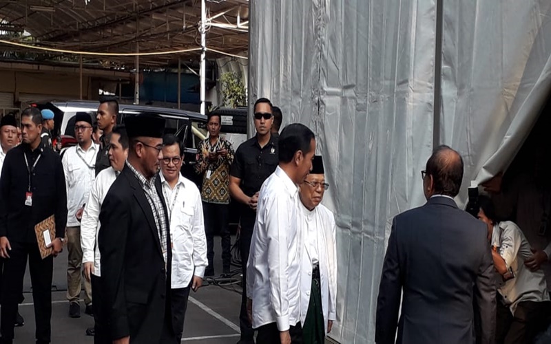 Presiden Jokowi dan Kiai Ma'ruf di Gedung KPU