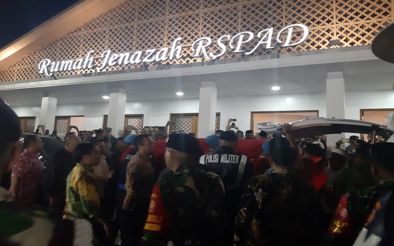 Jenazah BJ Habibie dibawa ke Patra Kuningan Jakarta