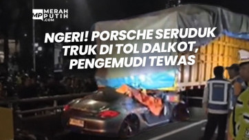 Ngeri! Porsche Seruduk Truk di Tol Dalkot, Pengemudi Tewas 