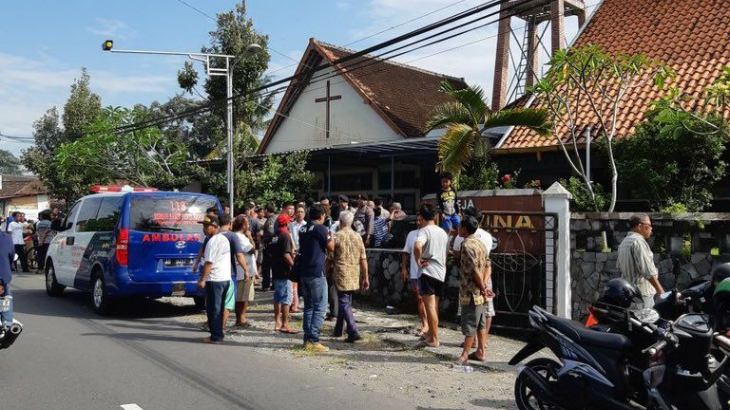 Gereja Lidwina Sleman Diserang, Seorang Polisi Kena Sabetan Pedang