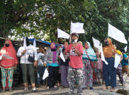 Kibarkan Bendera Putih, Pedagang Pantai Ampenan Mataram: Tolonglah Kami!