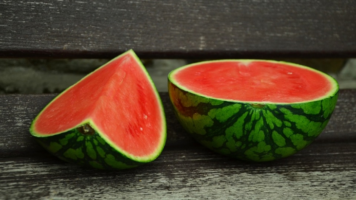 Semangka (Foto: Pixabay/congerdesign)