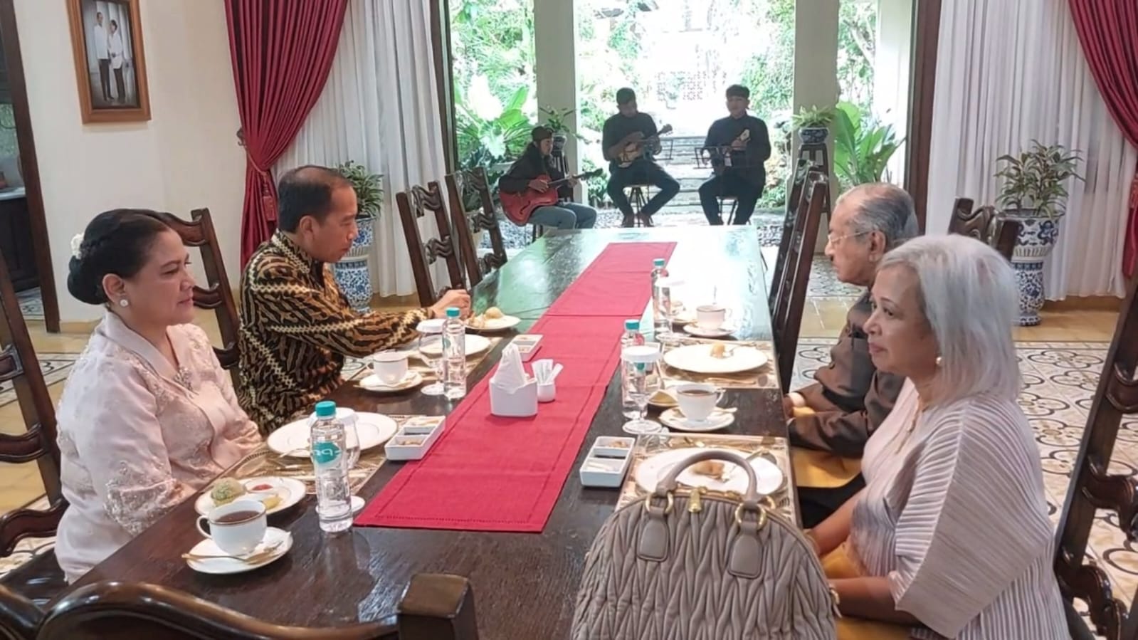 Bertemu Eks PM Malaysia, Iriana Jokowi Tanya Tips Bugar di Usia 100 Tahun
