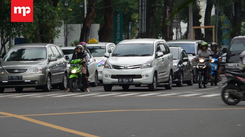 Jelang Malam Tahun Baru, Kendaraan dari Luar Kota Ramaikan Jalan Slamet Riyadi