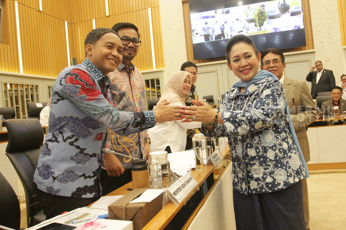 Raker Menteri Kehutanan dengan Komisi IV Bahas Peningkatan Ekonomi Masyarakat Adat Hutan
