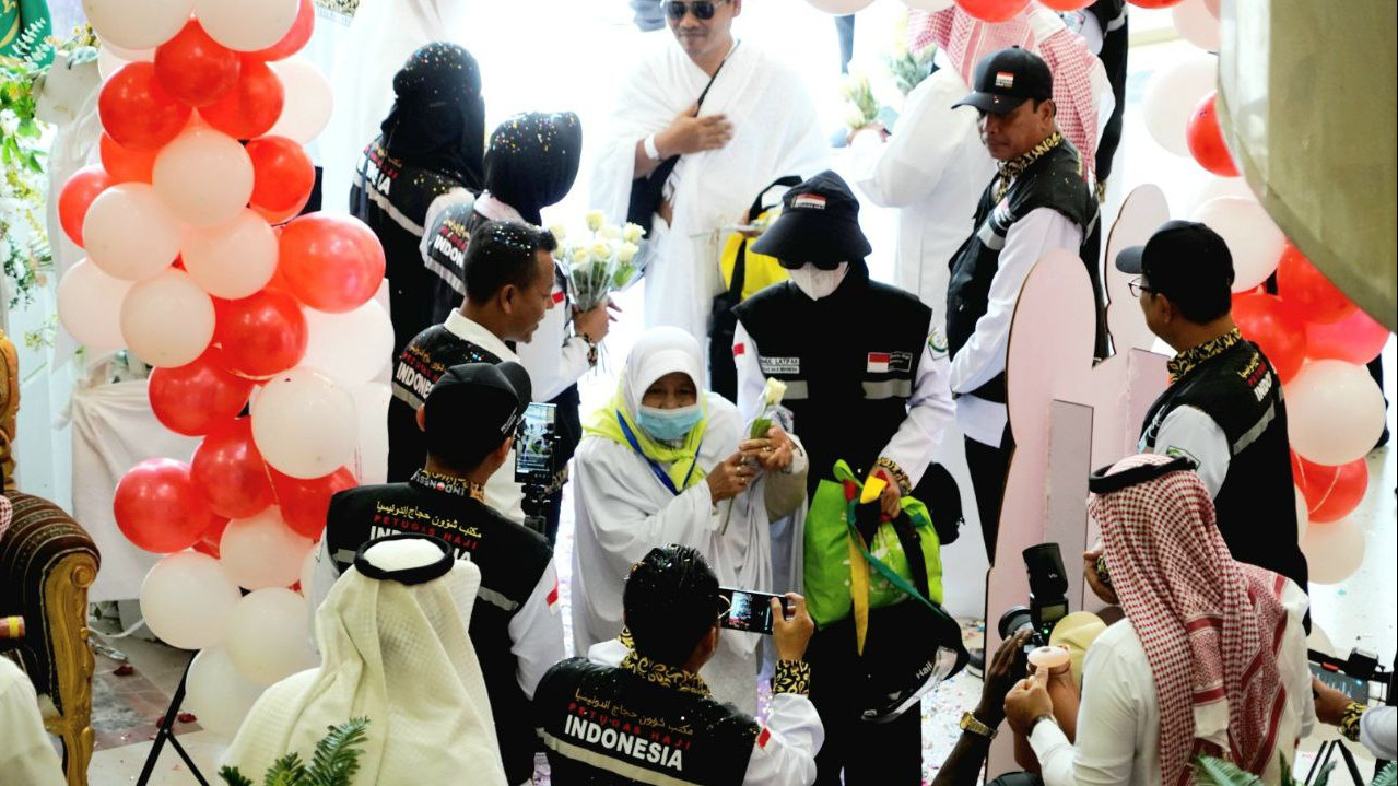 Kloter Pertama Jemaah Calon Haji Tiba di Mekkah, Langsung Dapat Minuman Hingga Smart Card