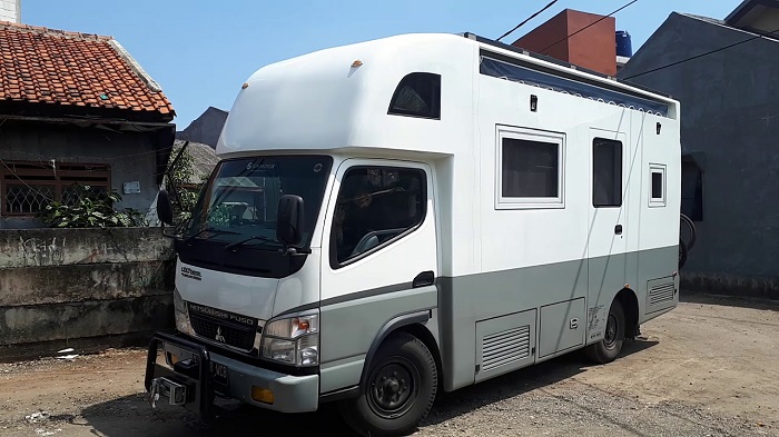 Keren! Keluarga Ini Setahun Keliling Indonesia Pakai Motorhome RV