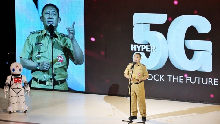 Wali Kota Bandung Yana Mulyana pada kegiatan Peresmian Konektivitas 5G Telkomsel, di Telkom University, Jalan Bojongsoang, Kabupaten Bandung, Senin (7/6). (Foto: MP/Humas Bandung)