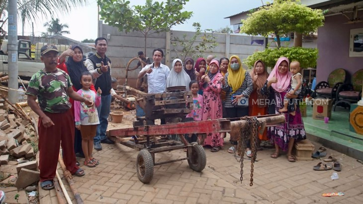Kemarau Panjang Bikin Air Langka, JHL Foundation Bantu Warga Cicalengka