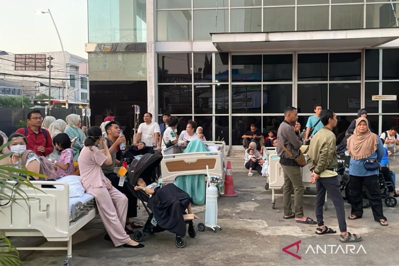 RS Hermina Kampung Melayu Kebakaran, Pasien Dievakuasi di Atas Ranjang dan Kursi Roda