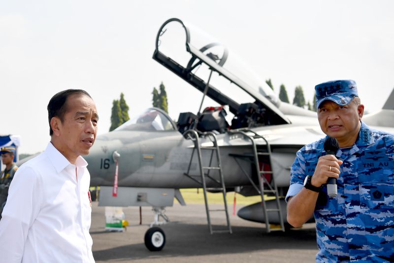 Jokowi Lihat Kesiapan Tempur Pesawat F-16 dan T-50