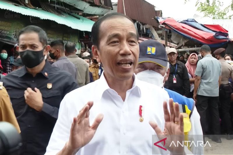 Jokowi Sebut Larangan Jual Rokok Batangan Demi Kesehatan