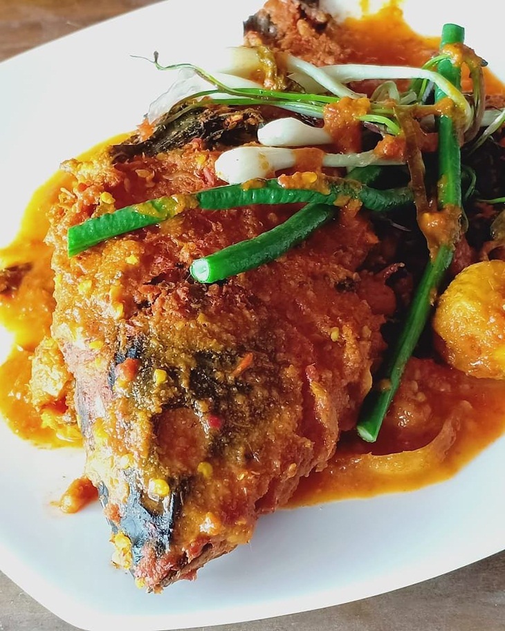 Ikan arsik siap disantap. (Foto: instagram.com/yunirachman12)