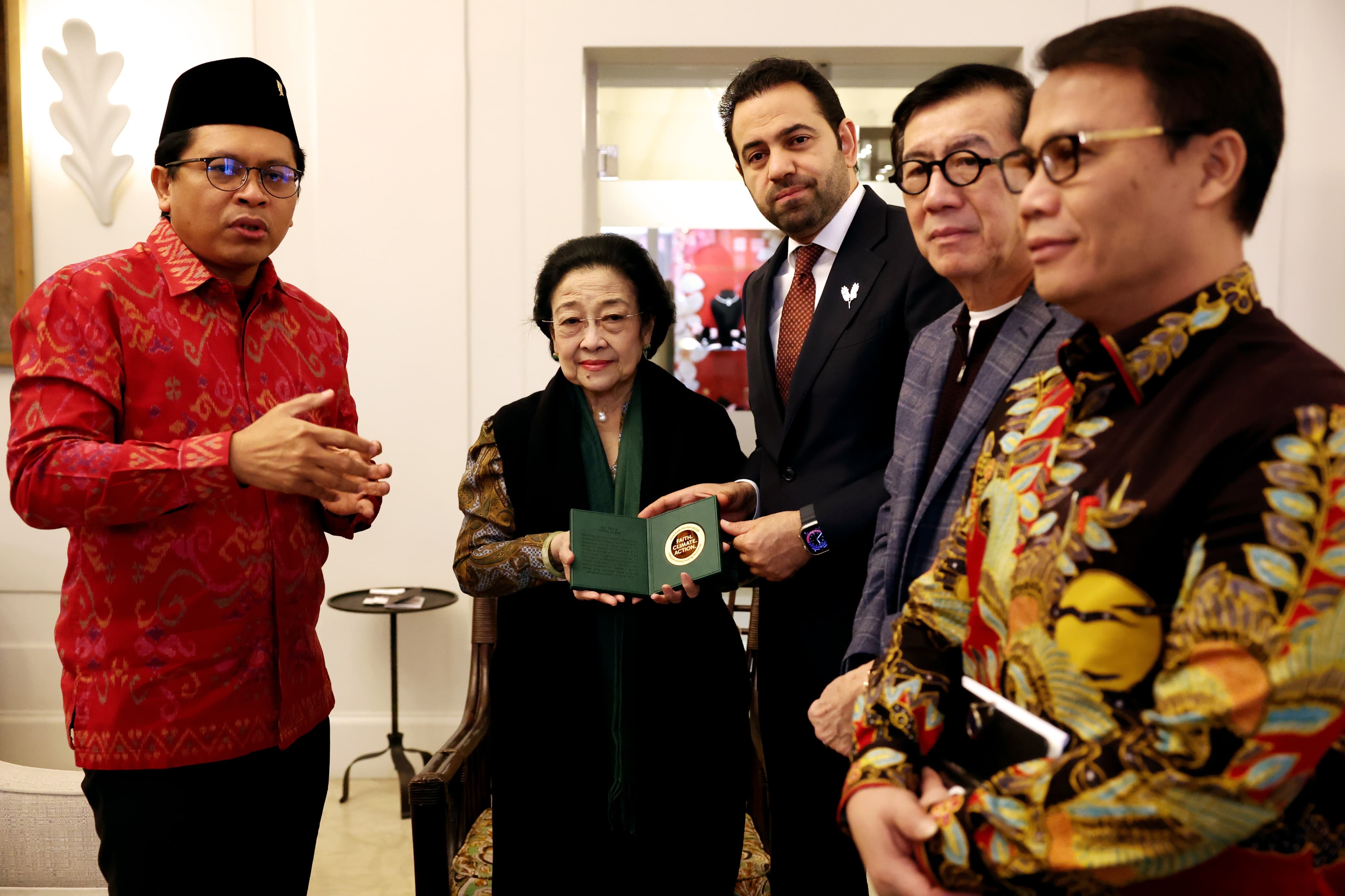 Megawati Terima Penghargaan dari Majelis Hukama Al-Muslimim