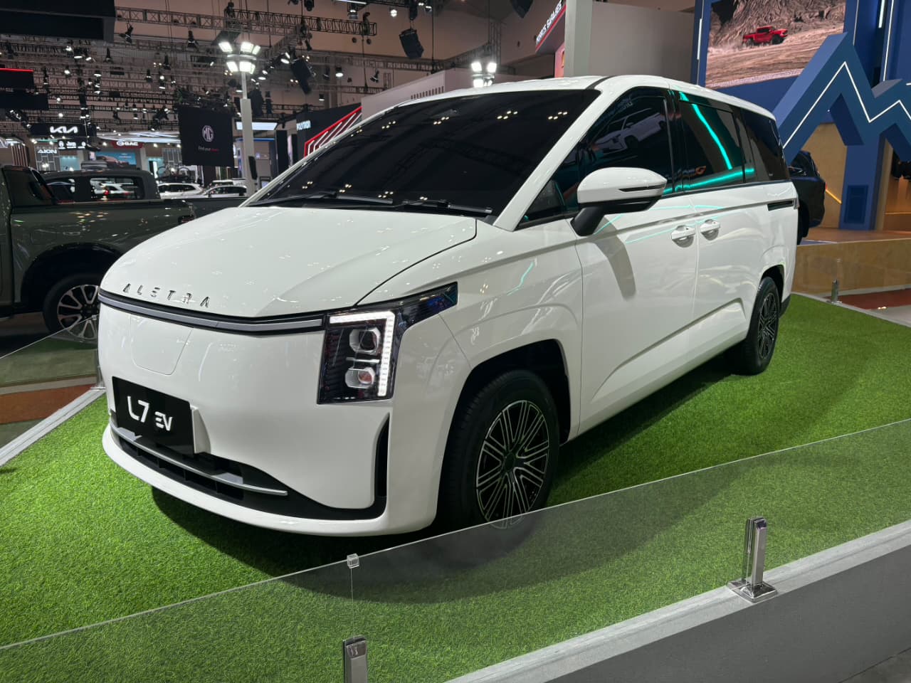 Aletra L7 merupakan hasil kolaborasi dengan Linxys