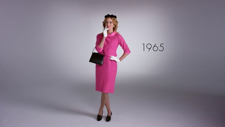 Pakaian tren 1965. (Foto: Screenshot Youtube/GlamGlam, Inc.)