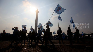 Mengintip Aksi Para Buruh Memperingati Hari Buruh Internasional 2025 di Monas Jakarta
