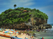 Pulau Karang dan Sunset, 2 Pesona Pantai Drini yang Wajib Dipamerkan di Instagram