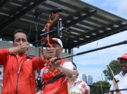 Ketika Jokowi Pamer Kebolehan Memanah di Depan Atlet Asian Games 