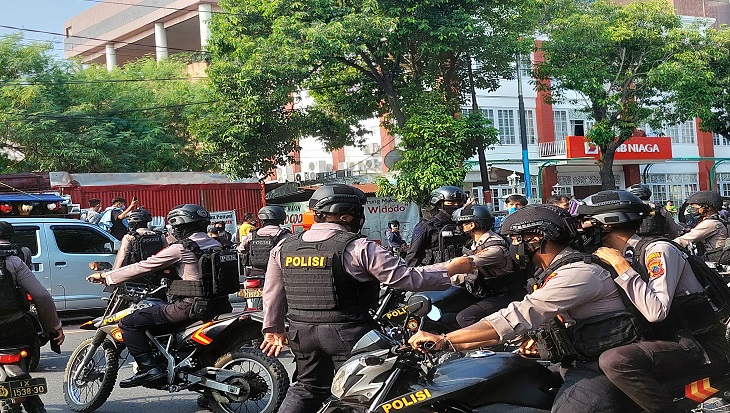 Demo dukungan terhadap kedaulatan Palestina di kawasan Gladak Jalan Slamet Riyadi berakhir ricuh,  Jumat (21/5). (Ismail/Jawa Tengah)