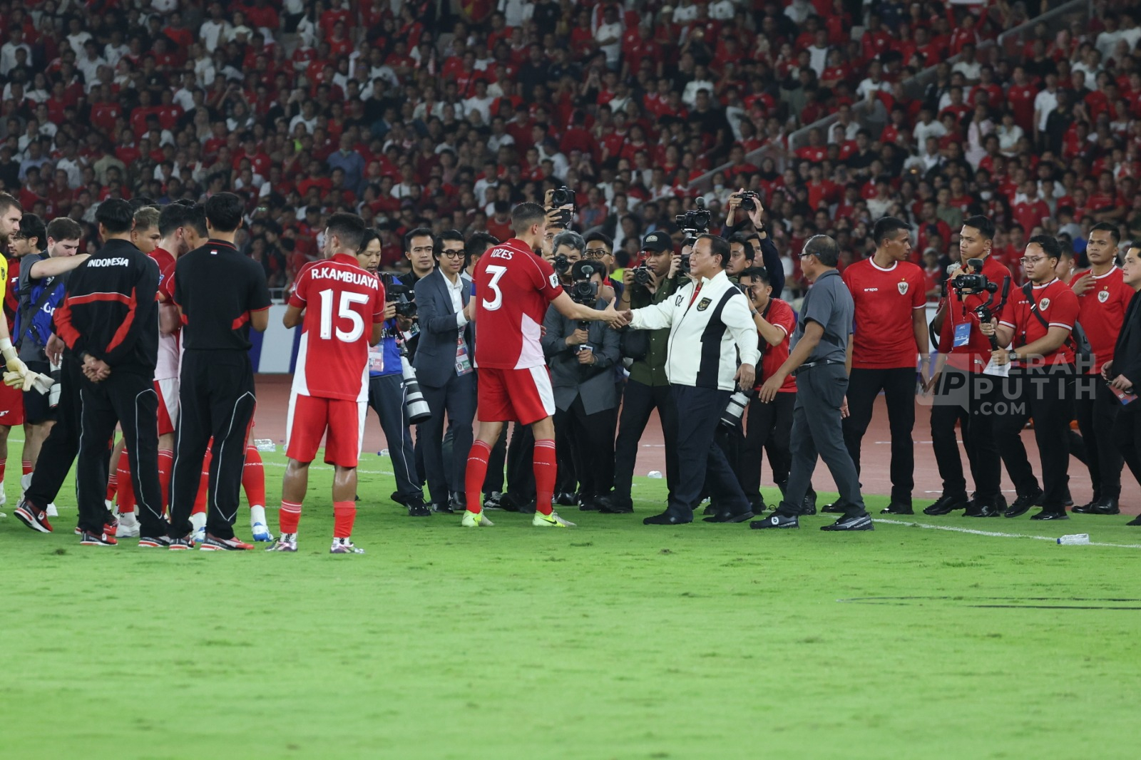 Presiden Prabowo Sapa Punggawa Timnas Indonesia usai Kalahkan Bahrain di Stadion Utama GBK