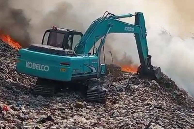 Kebakaran di TPA Rawakucing Tangerang Masih Belum Bisa Dipadamkan
