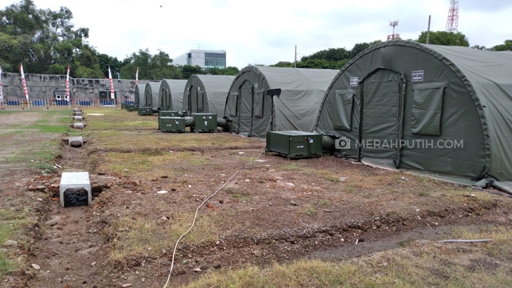 Rumah Sakit Lapangan (Rumkitlap) milik TNI AD yang didirikan di Benteng Vastenburg, Solo, Jawa Tengah, Kamis (10/6). (MP/Ismail)